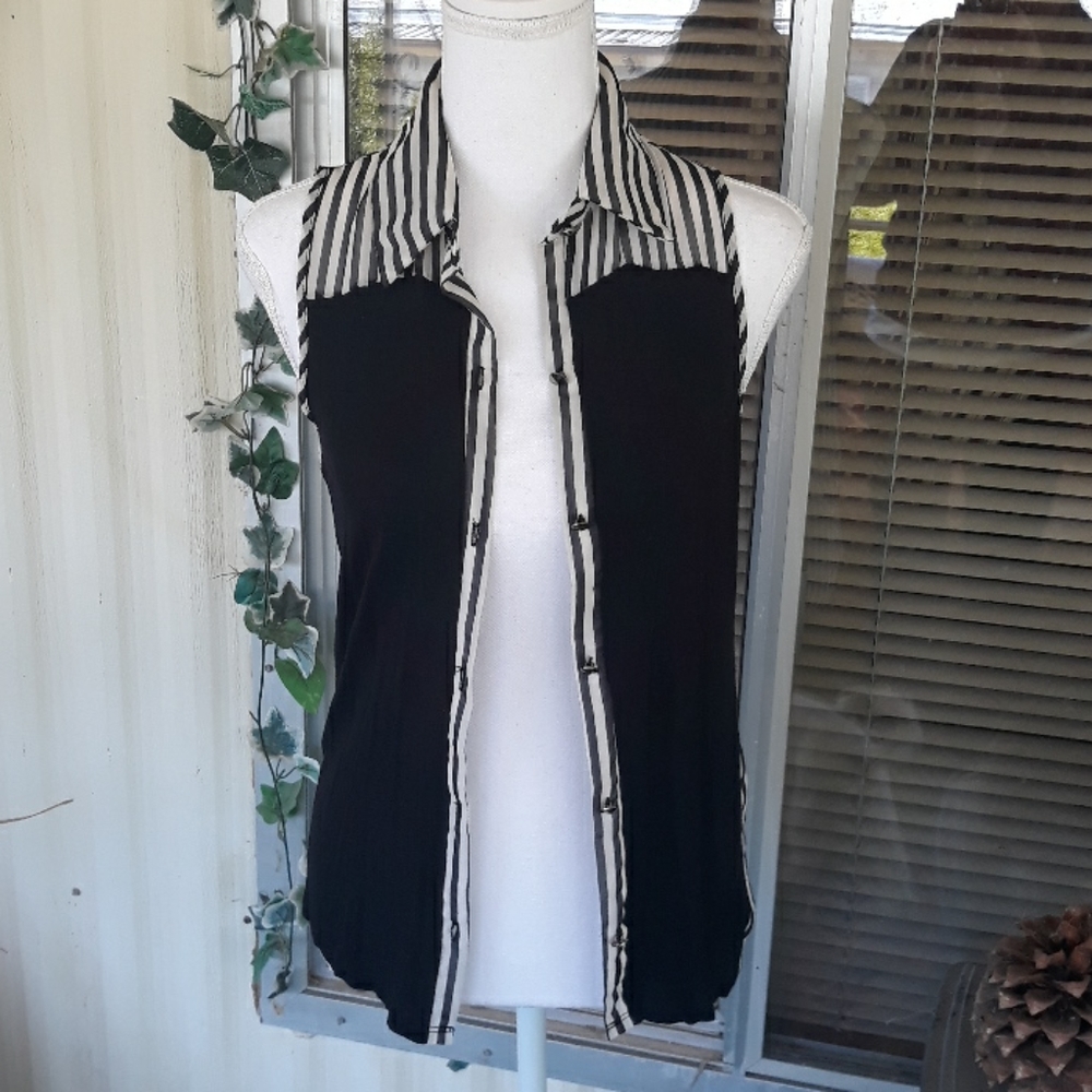 Blue Planet sleeveless top